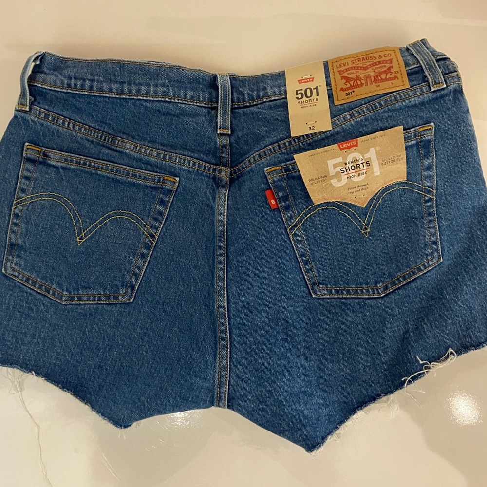 Levi’s high rise denim shorts. Size 32.
